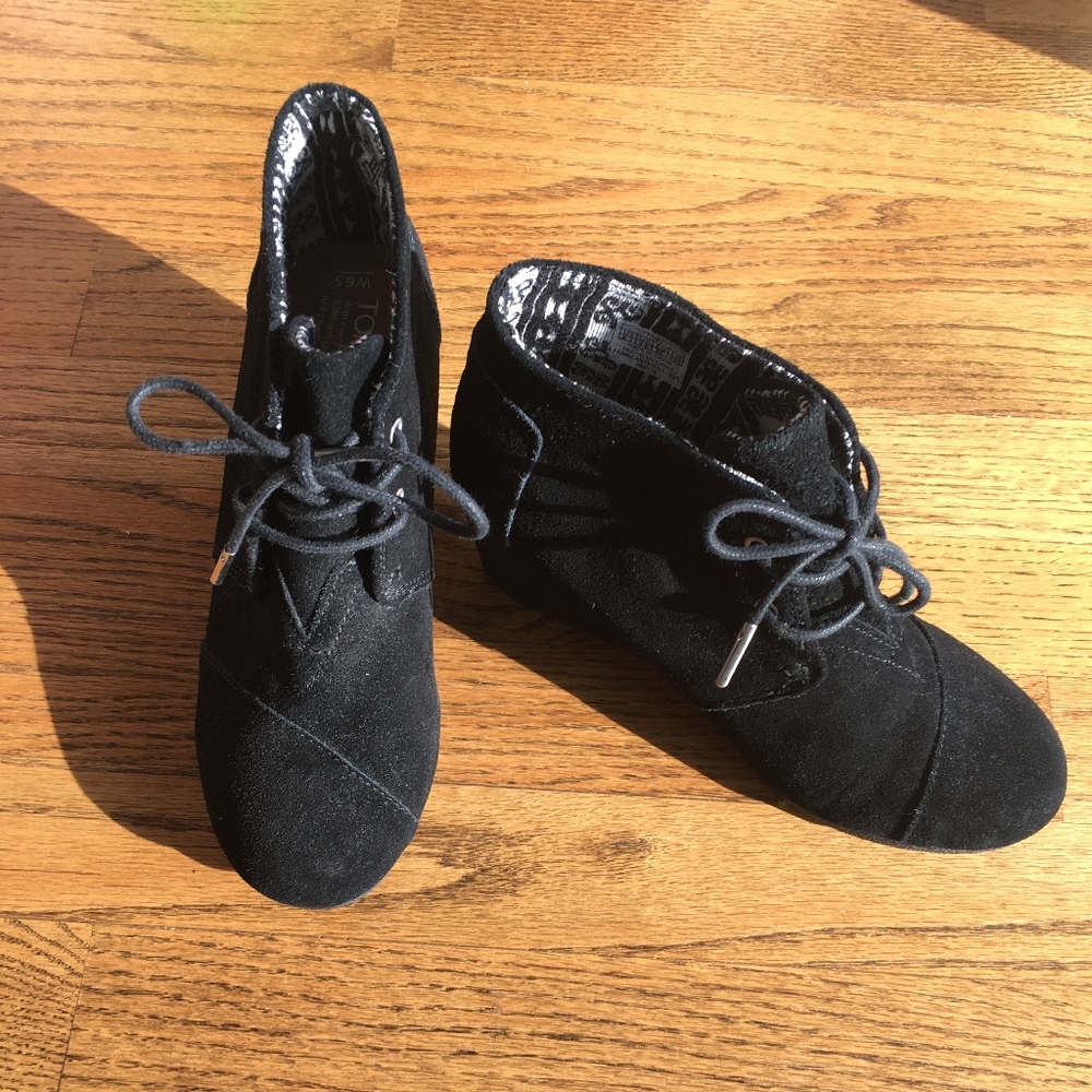 Toms Black Wedge Lace Ups